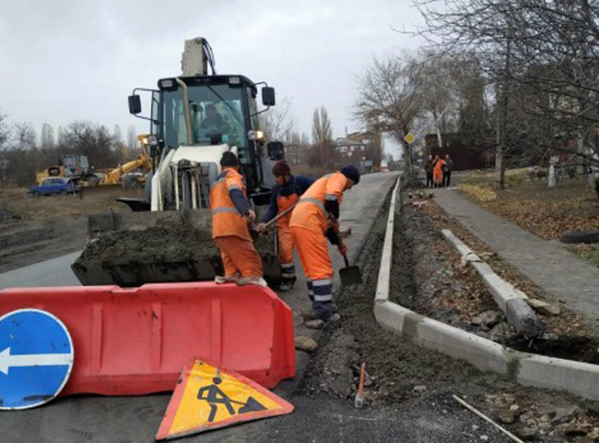 Завершается ремонт дороги от Шахт к хутору Костиков