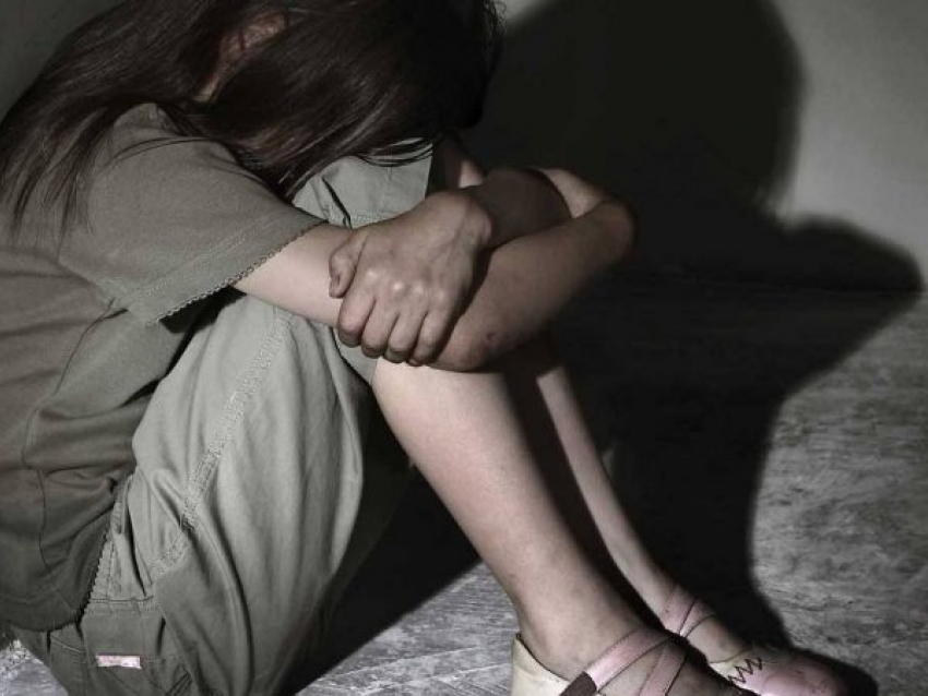 Отец на протяжении двух лет насиловал свою 13-летнюю дочь в поселке под Шахтами