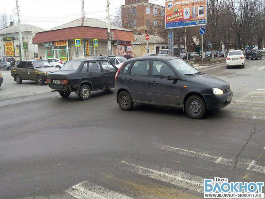 Шахтинские водители делят проезжую часть