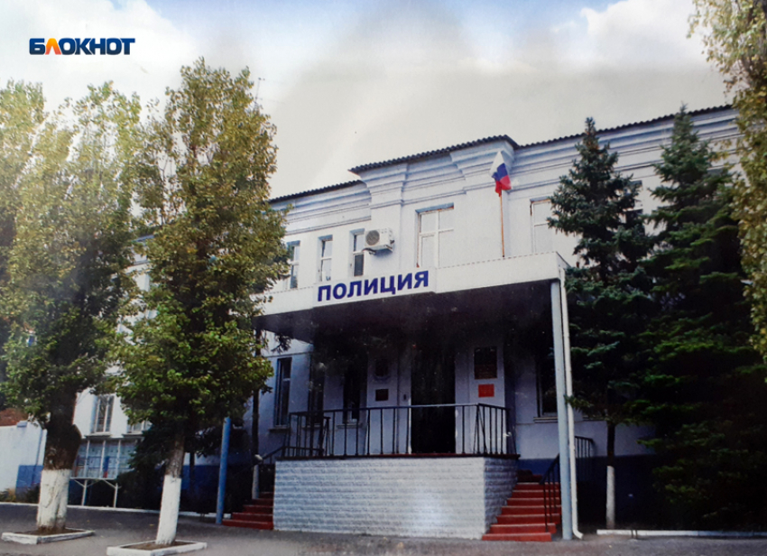 Мобильный телефон в Шахтах похитила у прохожего злоумышленница из соседнего Октябрьского района