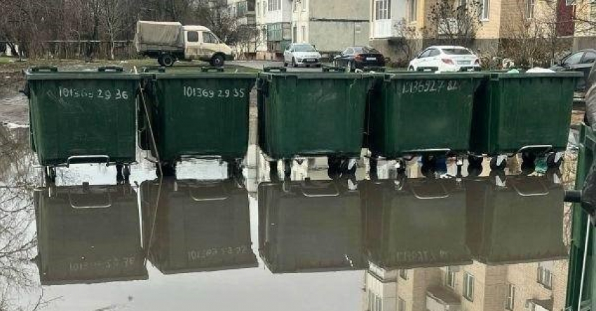 Жители Шахт страдают из-за затопленной мусорной площадки