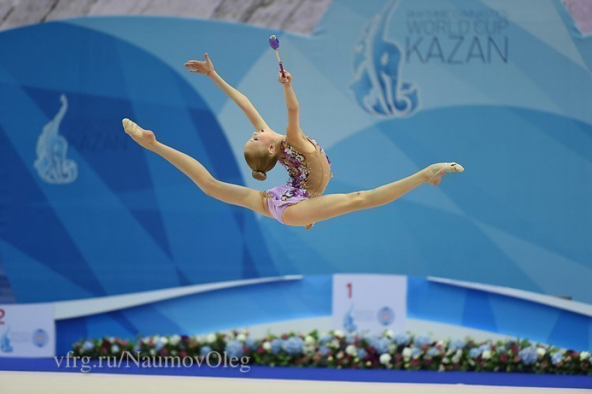 Шахтинка Алина Ермолова выиграла этап Кубка мира по художественной гимнастике в Казани