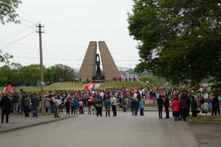 День Победы в Шахтах начался на мемориале поселка  имени Красина