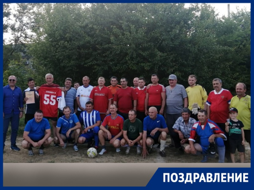 Ветераны шахтинского футбола снова в строю: на Машзаводе прошел турнир