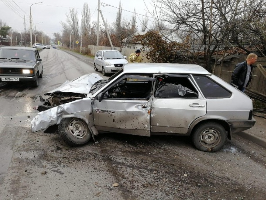 Опасный манёвр: ДТП в Шахтах