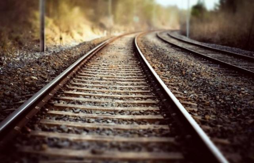 За неудачную попытку помочь пассажирке, отставшей от поезда, проводник в Шахтах получил срок
