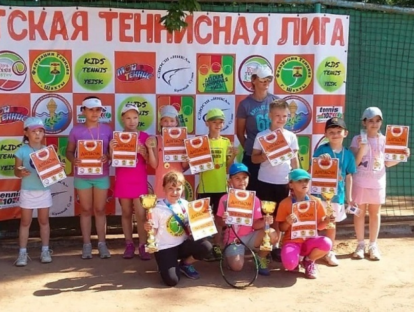 Полина Тихонова и Ульяна Алексеева завоевали «золото» в соревнованиях по теннису