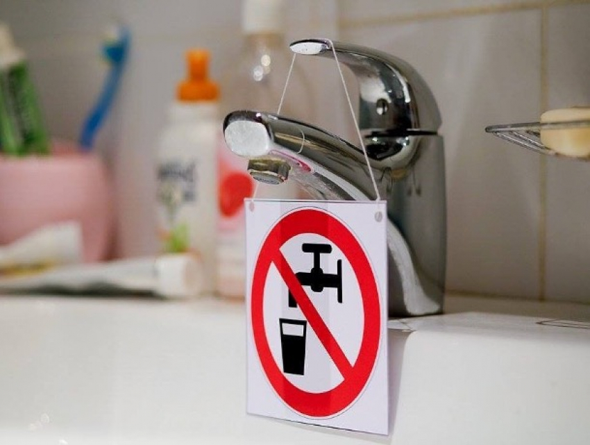 «Порыв крупный. Устраняем!»: в Шахтах жители ХБК остались без воды