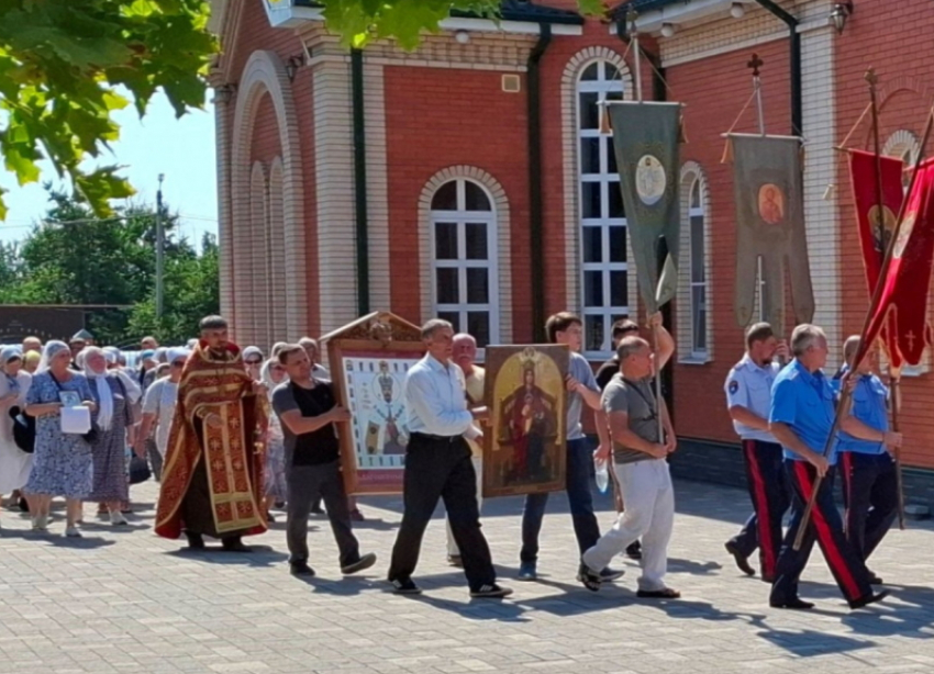 Крестный ход в память о Николае II прошел в Шахтах из-за жары на транспорте