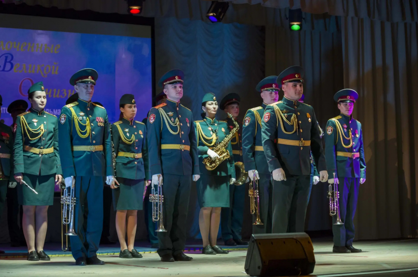 В Шахтах представили альманах «Сплоченные Великой Отчизной»