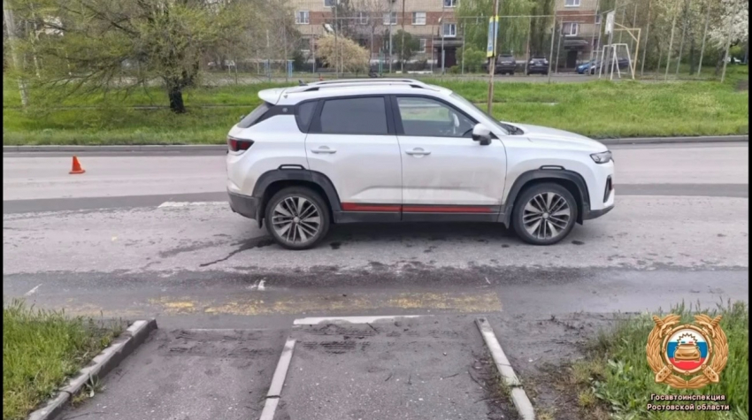 Подросток получил травмы, попав под колеса машины в Шахтах 