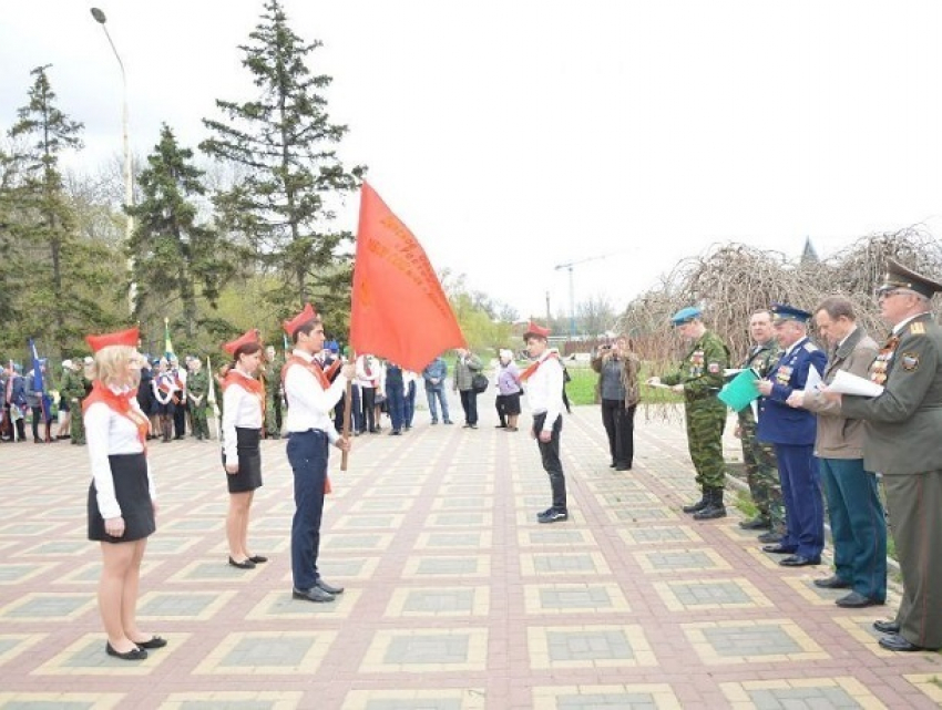Знаменная группа школы №25 стала победителем городского конкурса «Равнение на знамя» 