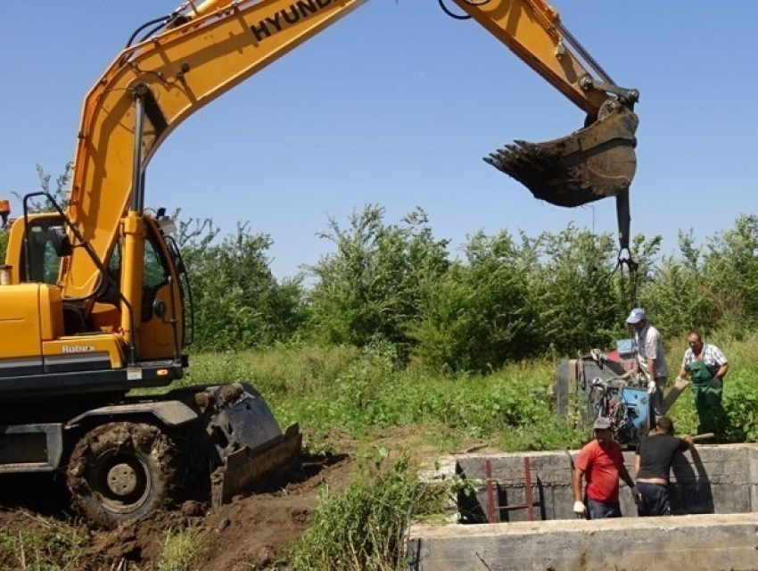 В части Шахт в связи с вводом нового водовода отключат воду