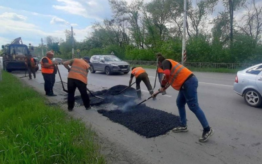 Прокуратура и суд в Шахтах обязали администрацию города отремонтировать дорогу на Парковой