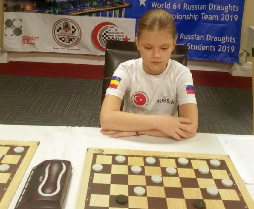 Шахтинская шашистка, несмотря на отказ властей оказать ей поддержку, все-таки поехала на Чемпионат мира и выиграла там медаль