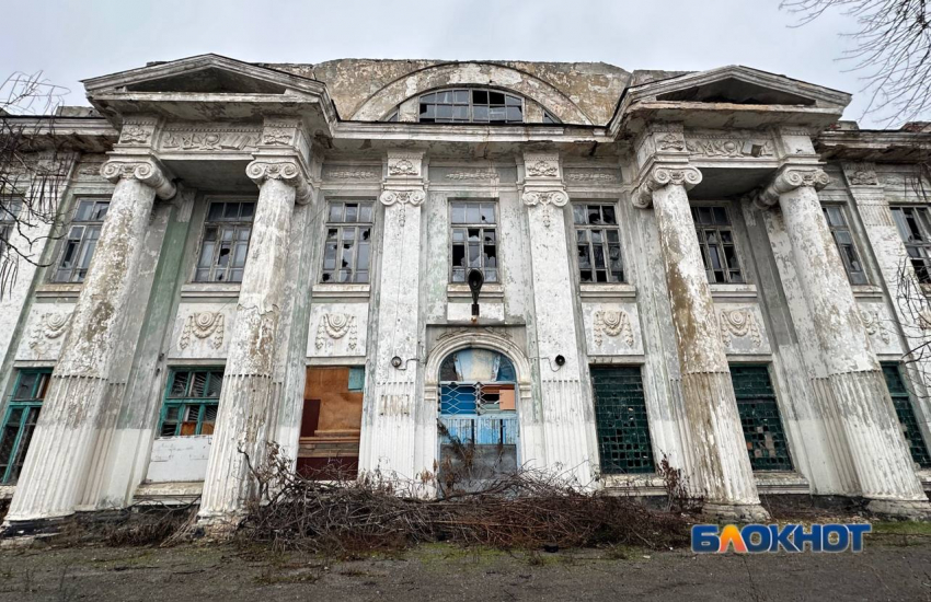 Выпускники школы №30 в Шахтах борются за сохранение культурного наследия, которое разрушается на глазах