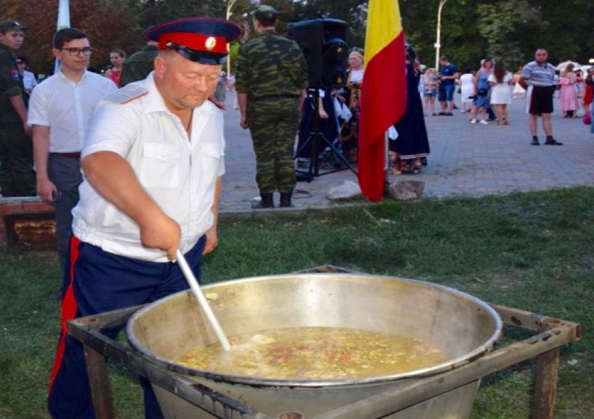 Шахтинцам наварили ухи ко Дню города