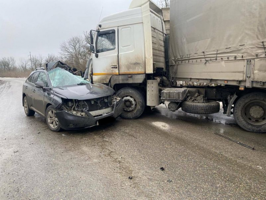 В аварии на трассе «Шахты-Цимляснк» погиб водитель «Лексуса»