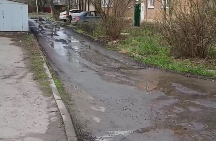 Переулок Петрашевского в Шахтах утопает в канализационных стоках