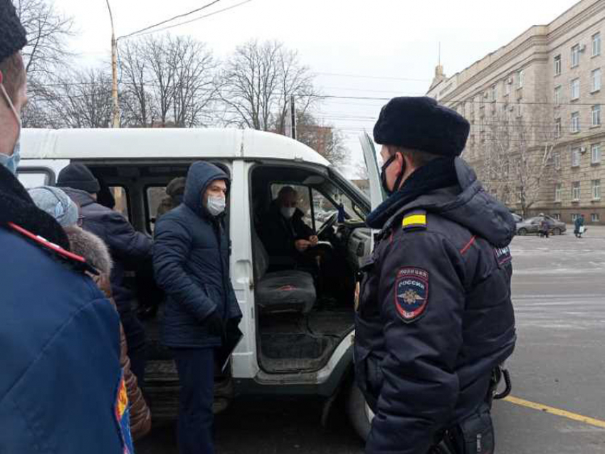 Наказали 5 водителей и 9 пассажиров: полиция, администрация, казаки и спасатели проводят совместные рейды 