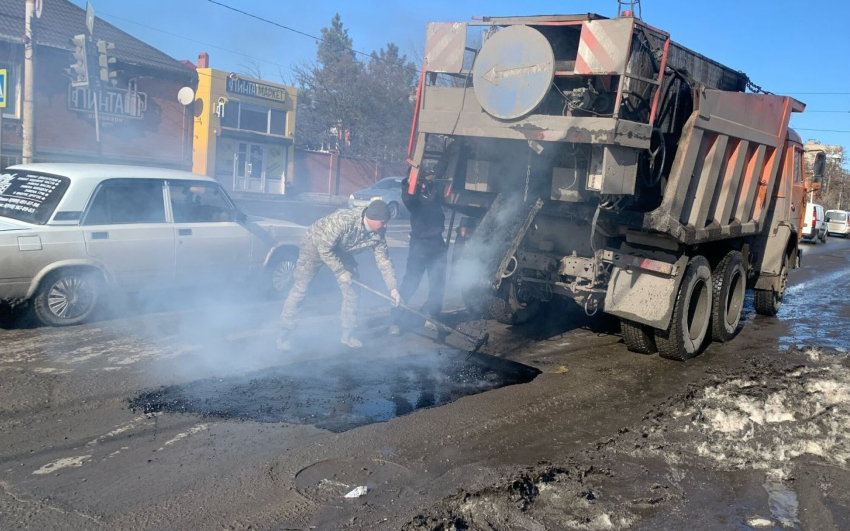 Новый асфальт появился на переулке Комиссаровский