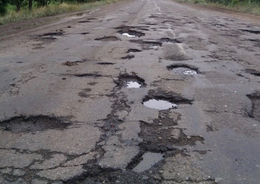 Не удивили: шахтинские дороги признаны худшими в России