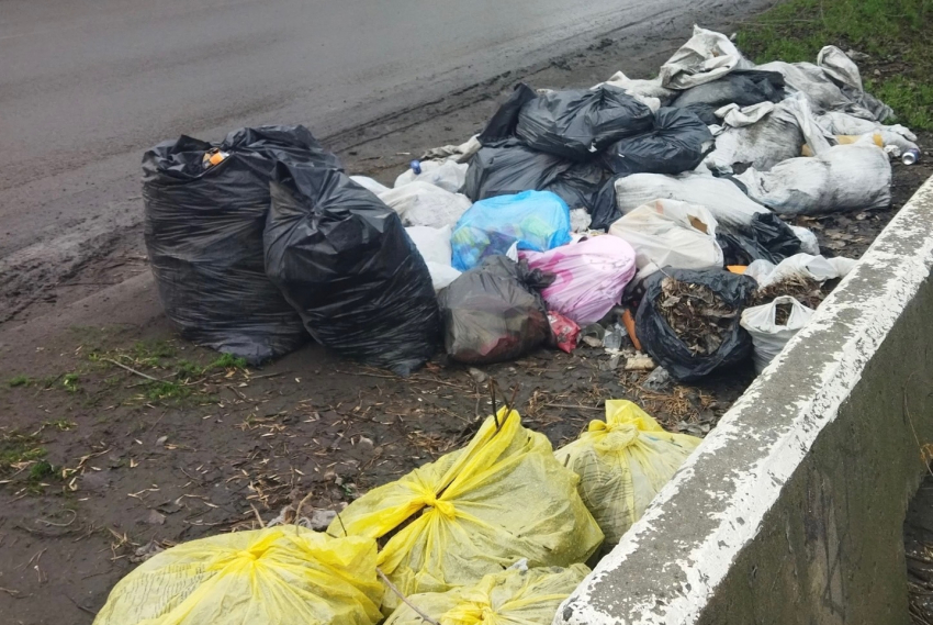 Шахтинцы обратились с проблемой вывоза мусора, а администрация им предложила выйти на субботник 