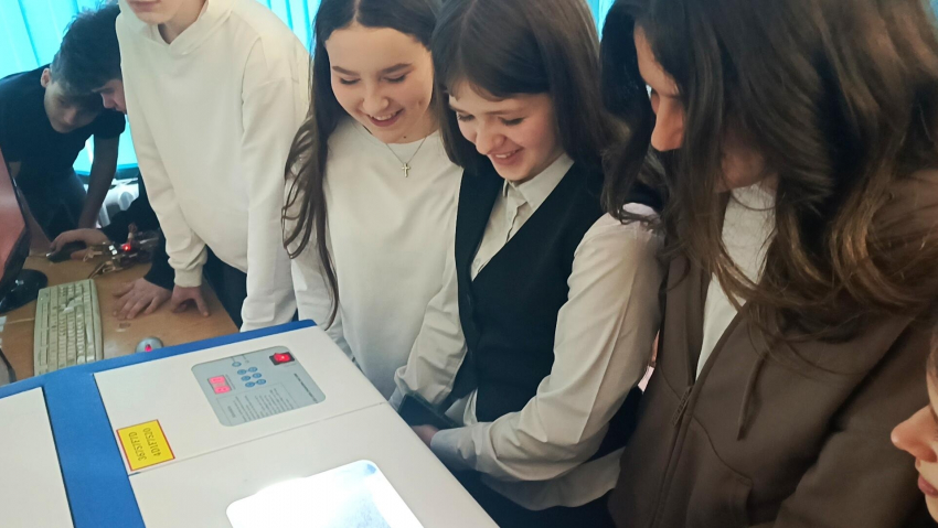 Школа № 20 в Шахтах открыла  двери лабораторий биоинженерии и робототехники