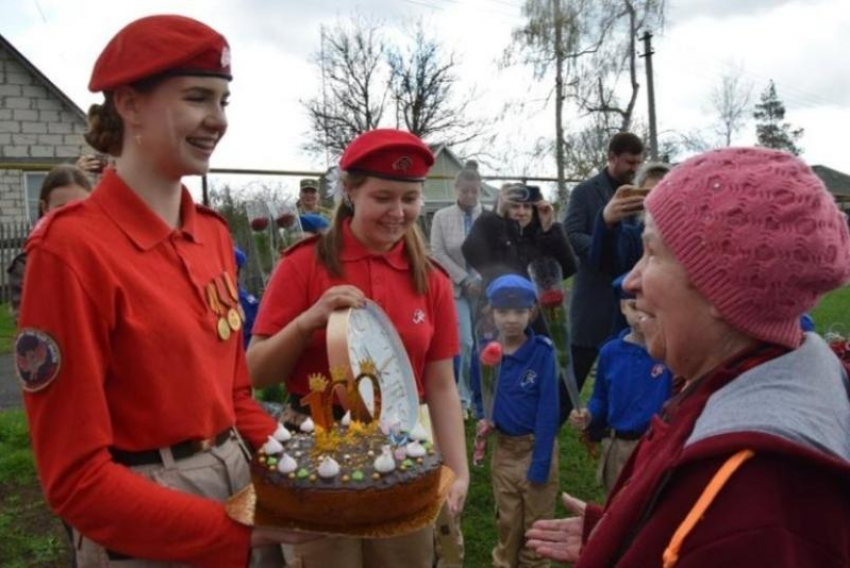 Ветерана Великой Отечественной войны из Шахт поздравили со 100-летним юбилеем