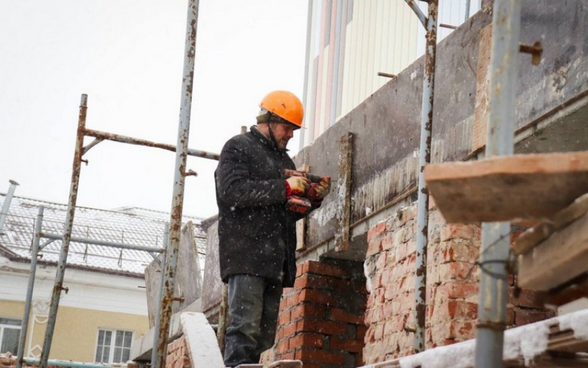 На продолжение реконструкции гимназии Пушкина в Шахтах выделят почти 240 миллионов рублей