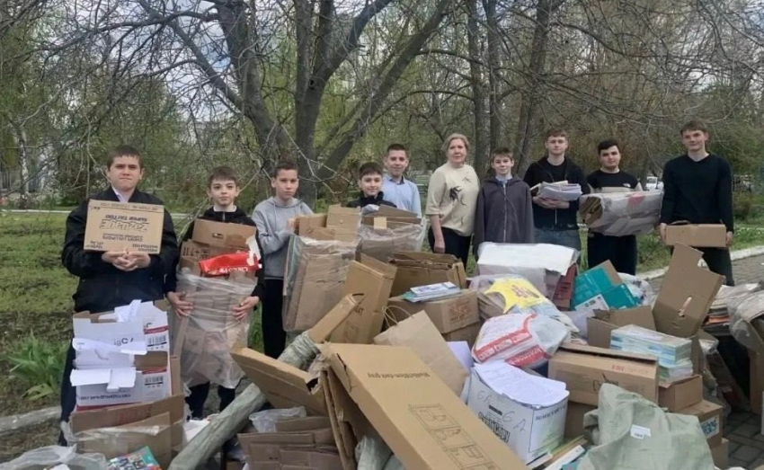 Ученики школы №21 города Шахты собрали 900 килограммов макулатуры