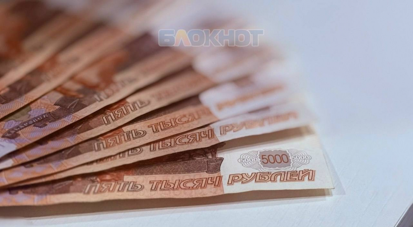 26-летняя шахтинка отдохнула за чужой счет и испарилась из сауны с деньгами 