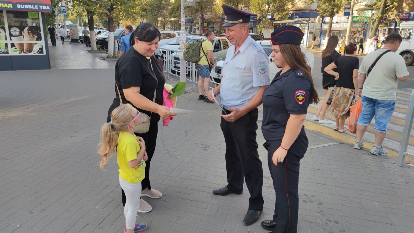 Шахтинские полицейские провели беседу с пешеходами 