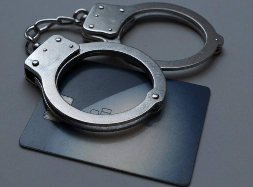 В Шахтах задержан мужчина, который нашел чужую карту и расплачивался ей  