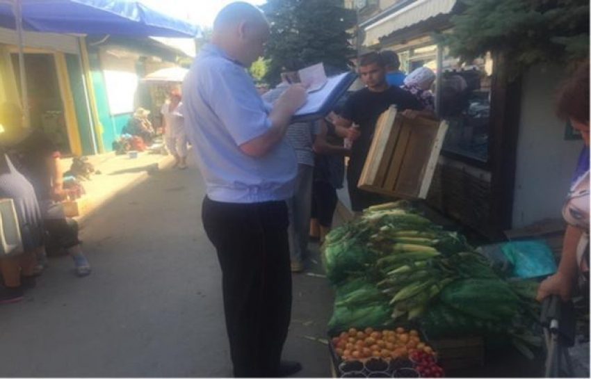 На Артемовском рынке в Шахтах оштрафовали за несанкционированную торговлю