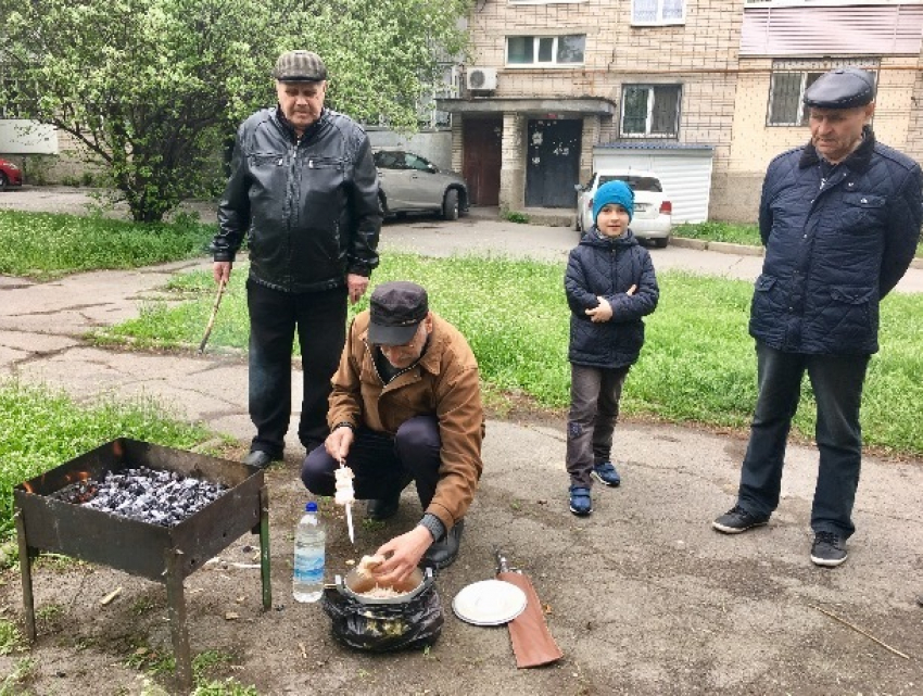 «Шашлычок под коньячок», или Пролетарии всех дворов, объединяйтесь!