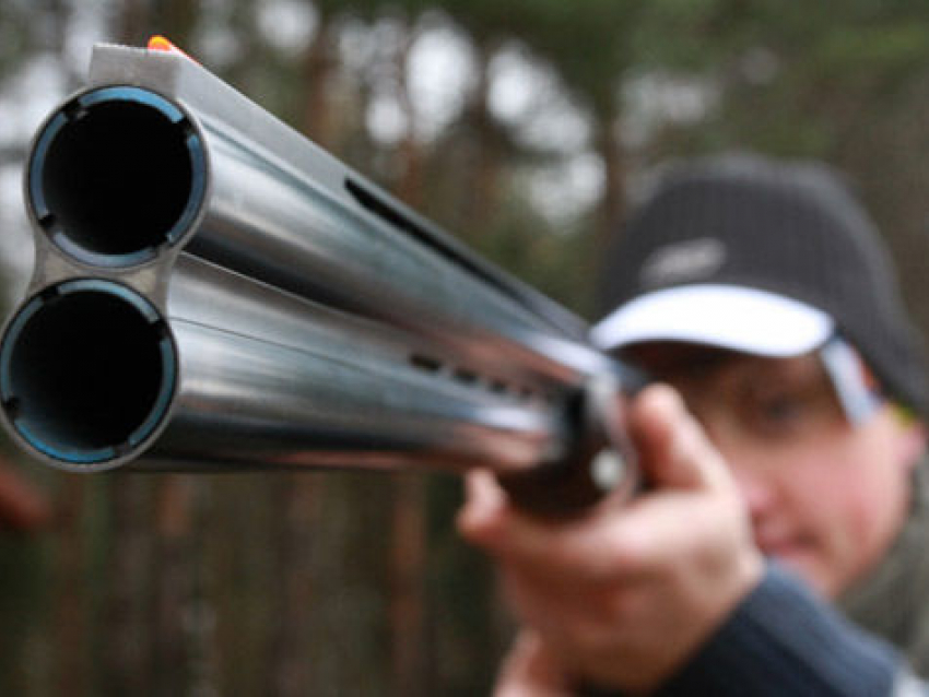 В Шахтах вооруженные люди расстреляли линию электропередачи