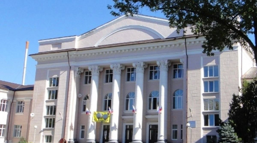 Фасад Дворца спорта в Шахтах планируют отремонтировать за 4 млн рублей