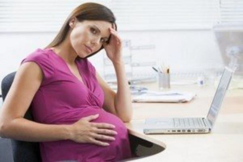 Беременная женщина незаконно уволена в городе Шахты