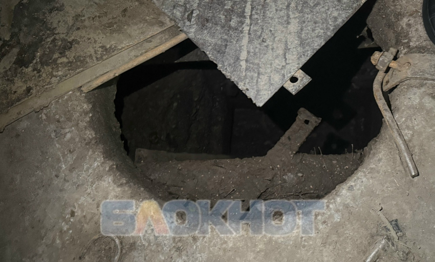 Открытый люк в центре Шахт представляет опасность 