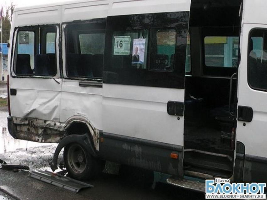 В Новошахтинске в аварии пострадали две пассажирки маршрутки