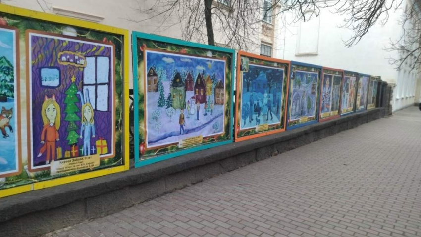 В Шахтах появилась новогодняя выставка под открытым небом