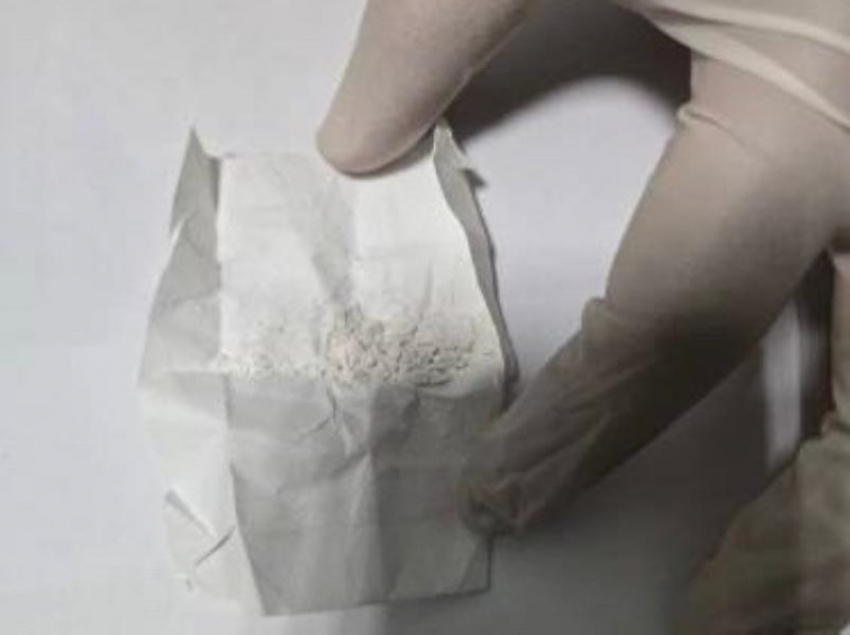 Двое шахтинцев задержали по пути к тайнику с наркотиками