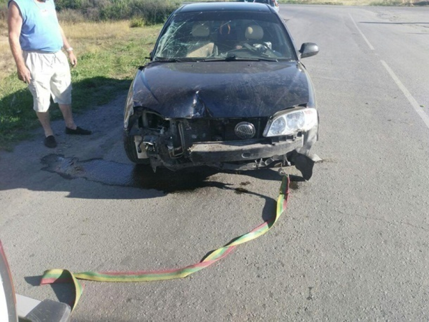 Перевернулась «Киа», наехав на знак в поселке Таловый в Шахтах