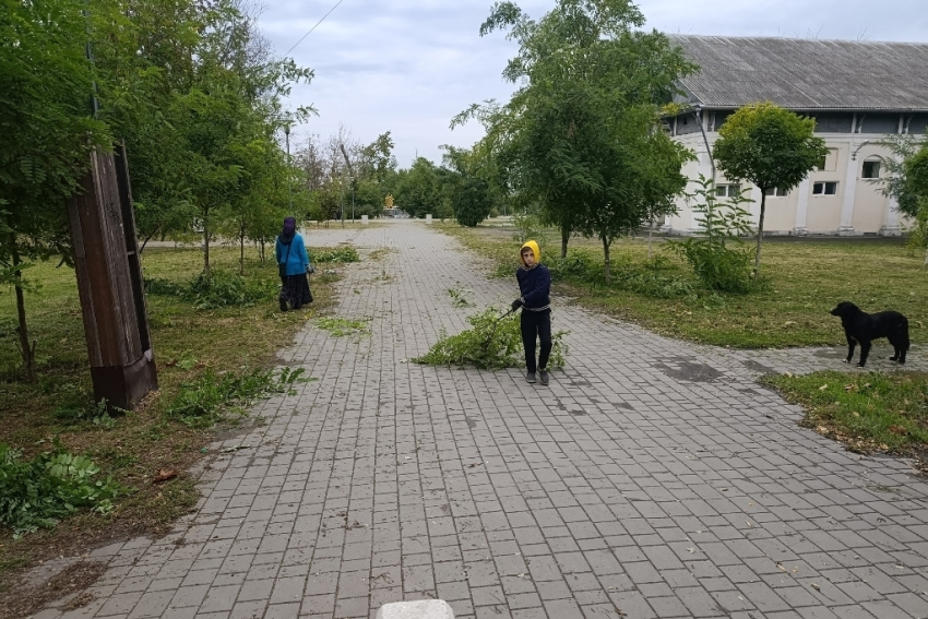 В Шахтах продолжаются работы по благоустройству территории