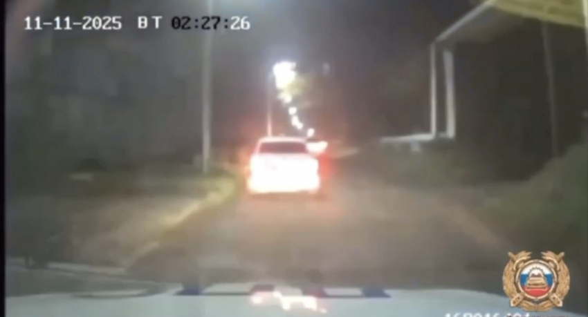 Пьяный водитель устроил ночную погоню и столкнулся с патрульной машиной в Шахтах