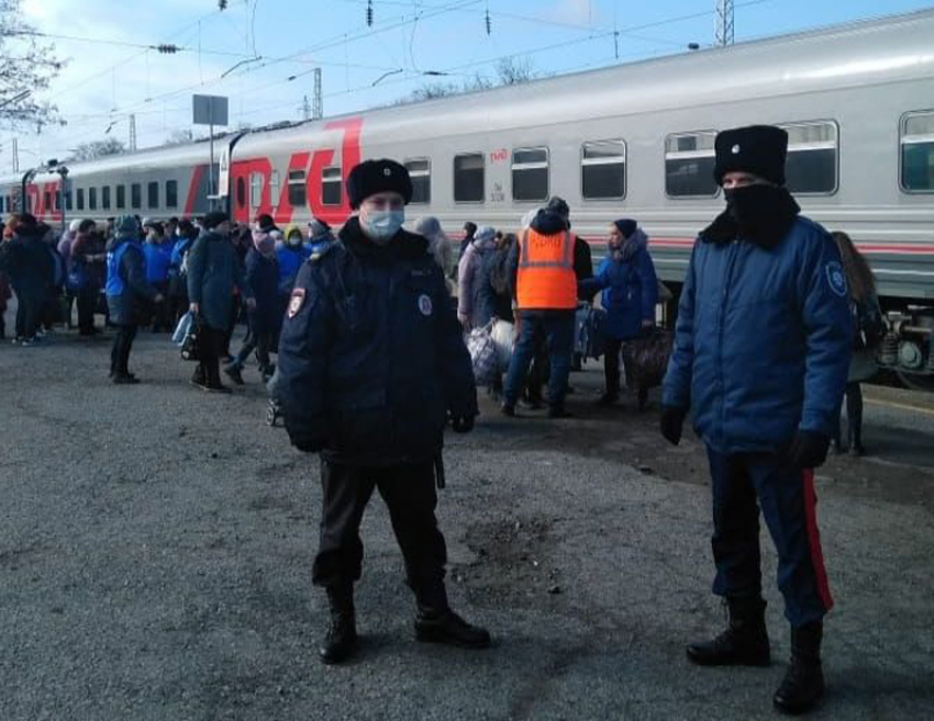 Статус вынужденных переселенцев получат беженцы, пересекшие российскую границу, размещенные в Шахтах