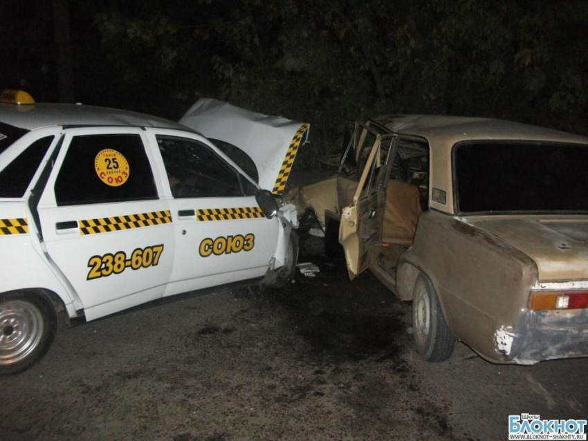 В городе Шахты такси врезалось в "Жигуль" - пострадали 4 человека