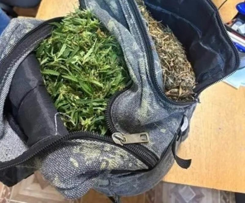 У жителя Шахт в рюкзаке нашли 930 граммов марихуаны