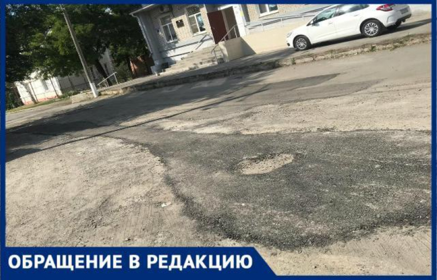 Из асфальта и мусора. В Каменоломнях ямы латают из подручных средств